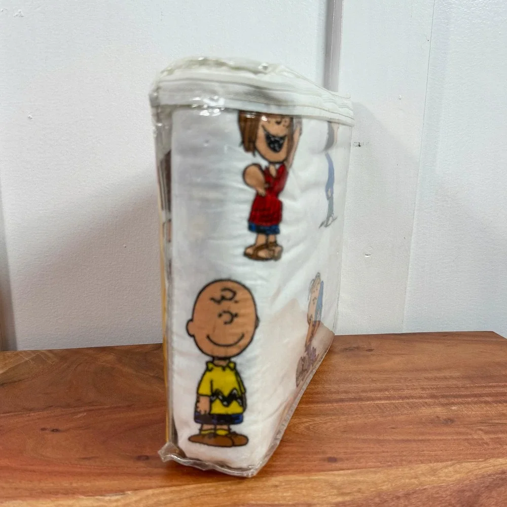 Peanuts Snoopy Charlie Brown Flannel Blankets‎ Full Size 6oz Flannel Bedding